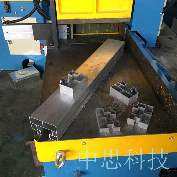 中思機(jī)械切管機(jī)實(shí)用設(shè)計專利的